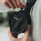 حقيبة صغيرة سوداء بالكامل