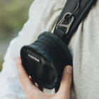 حقيبة صغيرة سوداء بالكامل