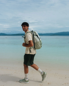 أوو™ جورب تحت الماء كريمي أبيض